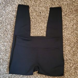 Fabletics Mid Rise Powerhold legging